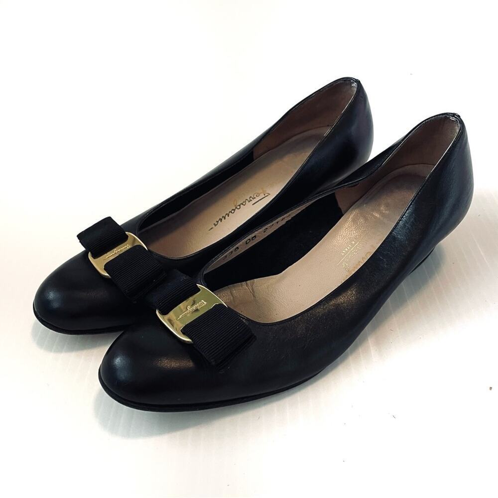 Salvatore Ferragamo Vara bow ballet style vintage shoes size 6 black